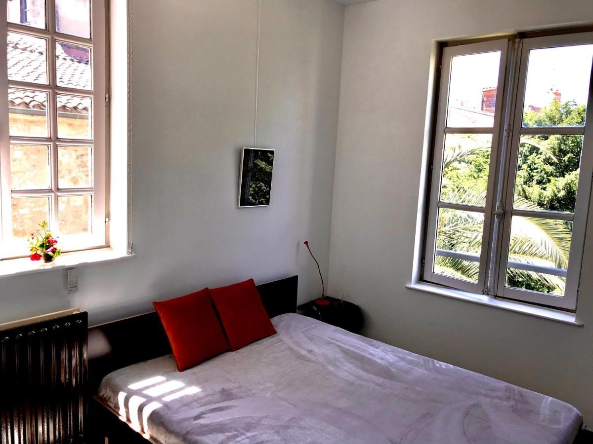 Appartement A La Roquette, Dans L'Hotel De Divonne, Classe. Arles Exteriér fotografie